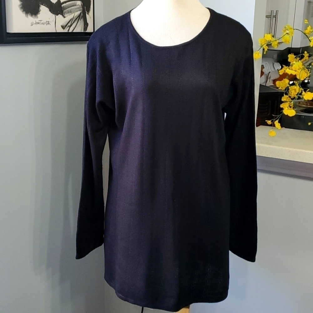 Metropolitan New York oversized tunic black sweater. Size small. Lightwe…